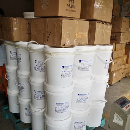 濟(jì)寧客戶再次購買高透明液體硅膠2噸出貨中 濟(jì)寧客戶再次購買高透明液體硅膠2噸出貨中